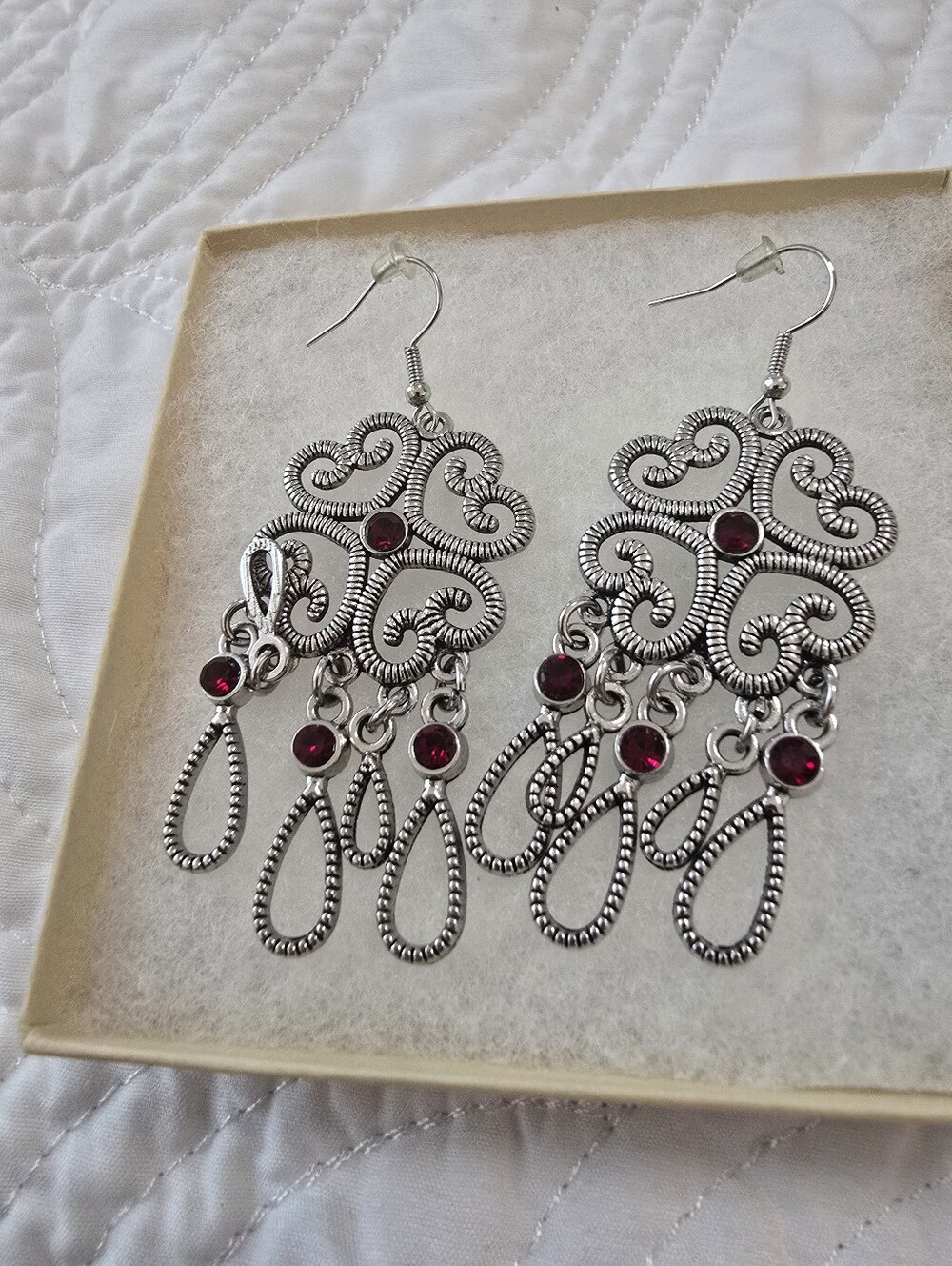 Vintage Beautiful Silver Filigree Dangle Earrings with Red Stones